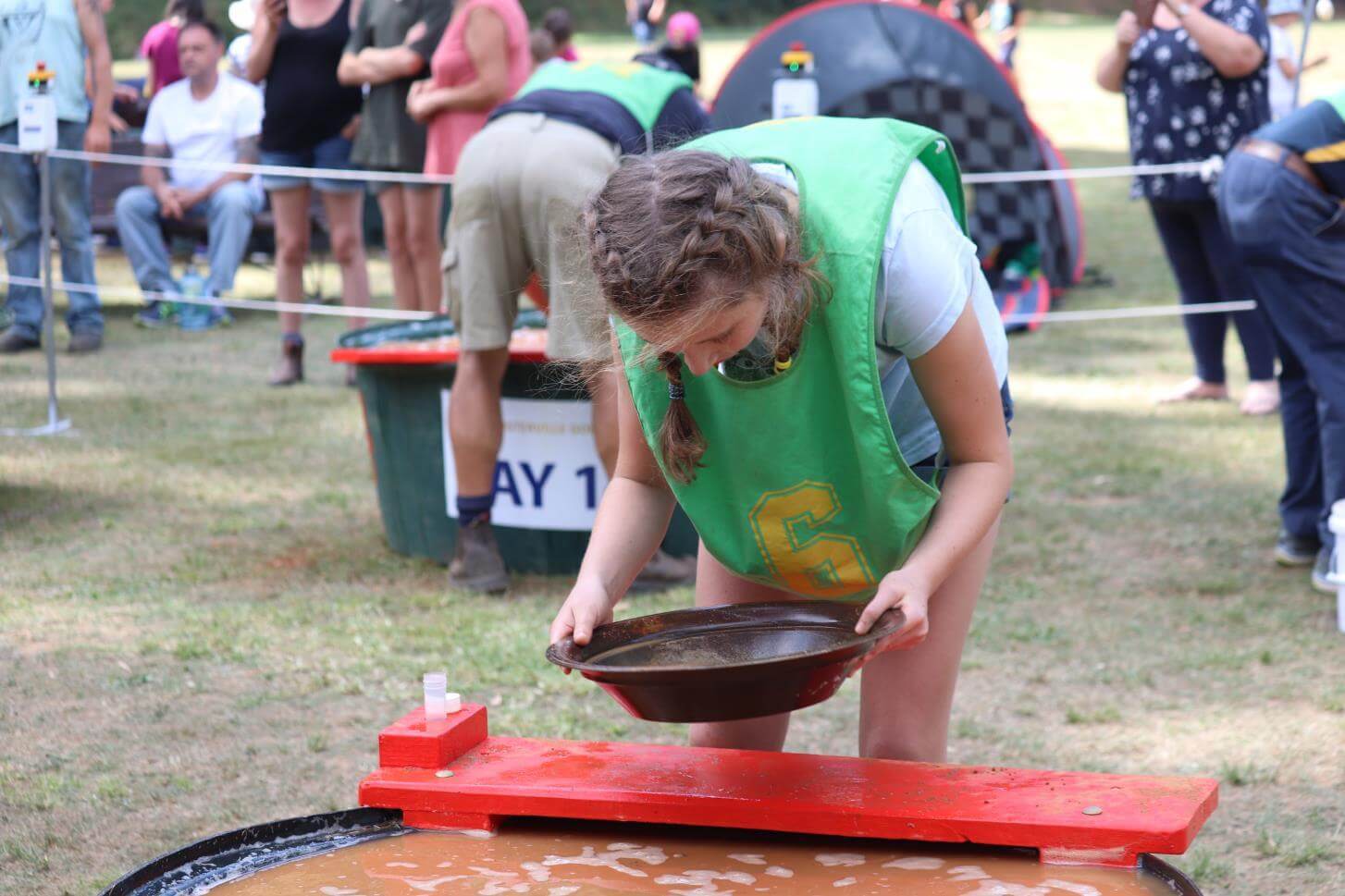 Gold panning championship